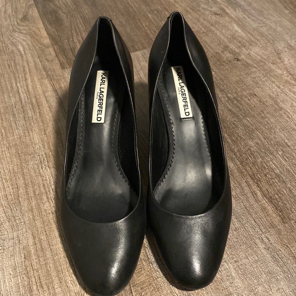 Karl Lagerfeld black pumps
